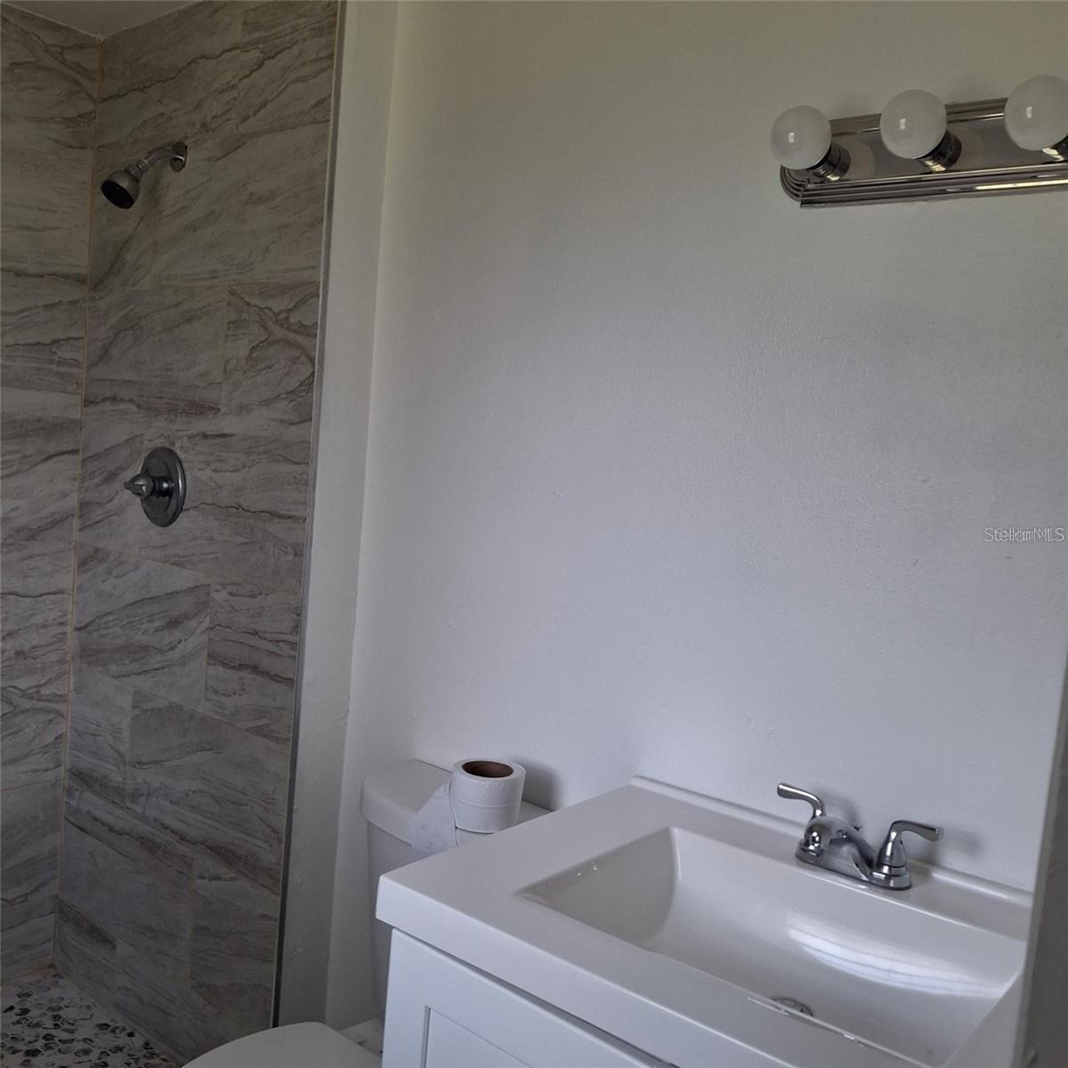 Image 11 of 17 For 444 Sunnyview Circle