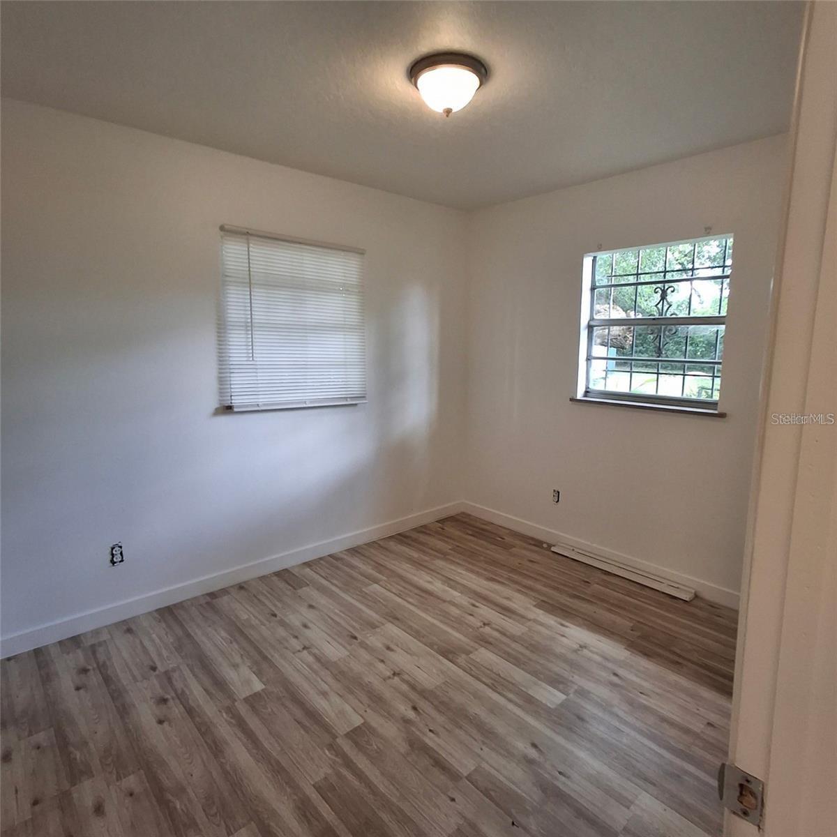 Image 14 of 17 For 444 Sunnyview Circle