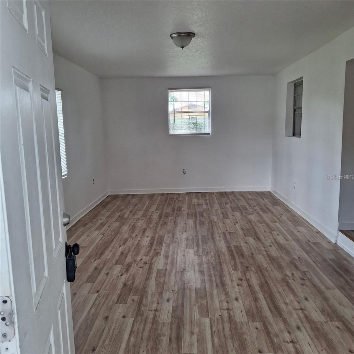 Image 16 of 17 For 444 Sunnyview Circle