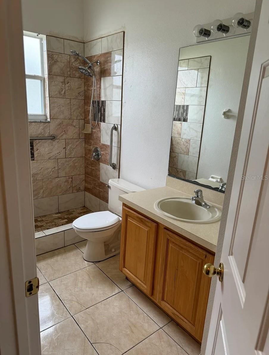 Image 4 of 8 For 105 Brixham Ct Court