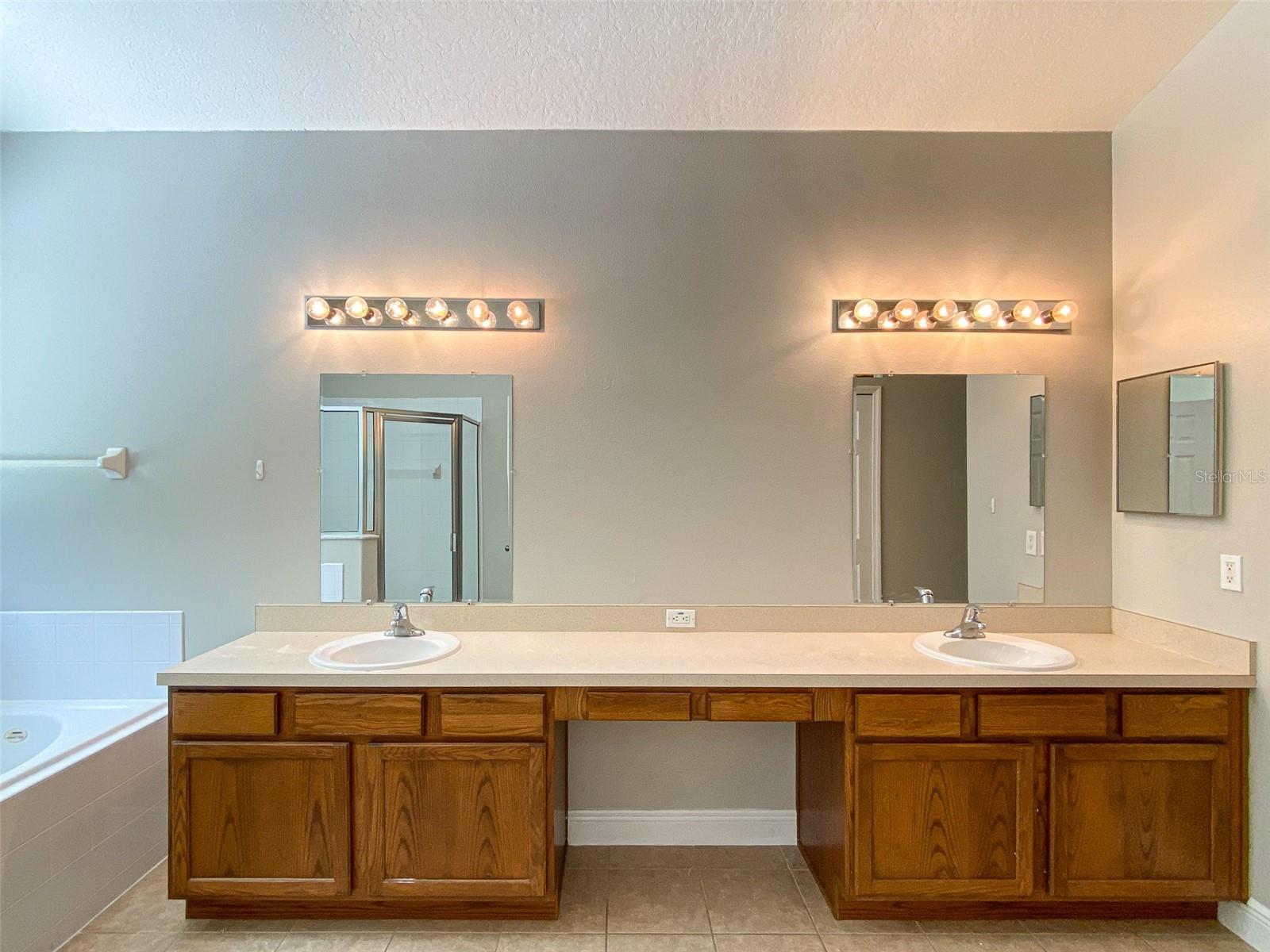 Image 23 of 32 For 3018 Lakewood Pointe Drive