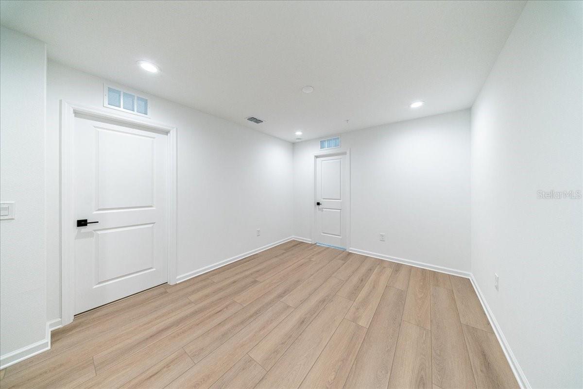 Image 26 of 70 For 1895 Pinecliff Drive