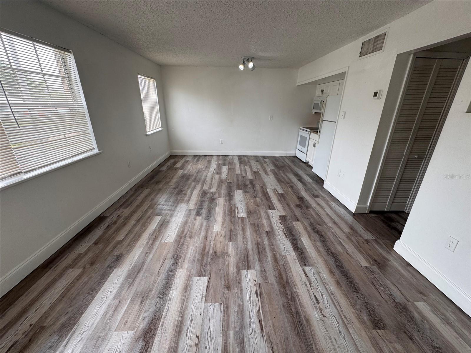 Image 4 of 35 For 5317 Curry Ford Road O201