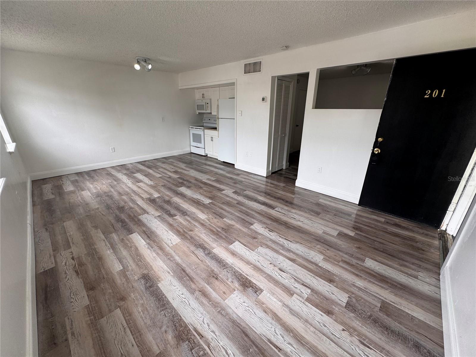 Image 6 of 35 For 5317 Curry Ford Road O201