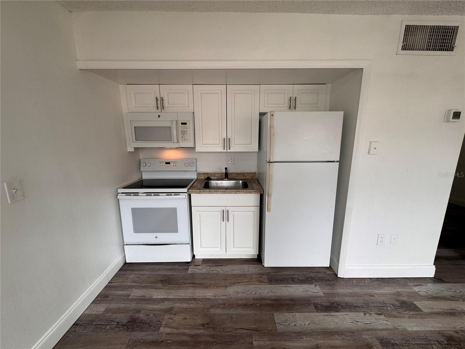 Image 7 of 35 For 5317 Curry Ford Road O201