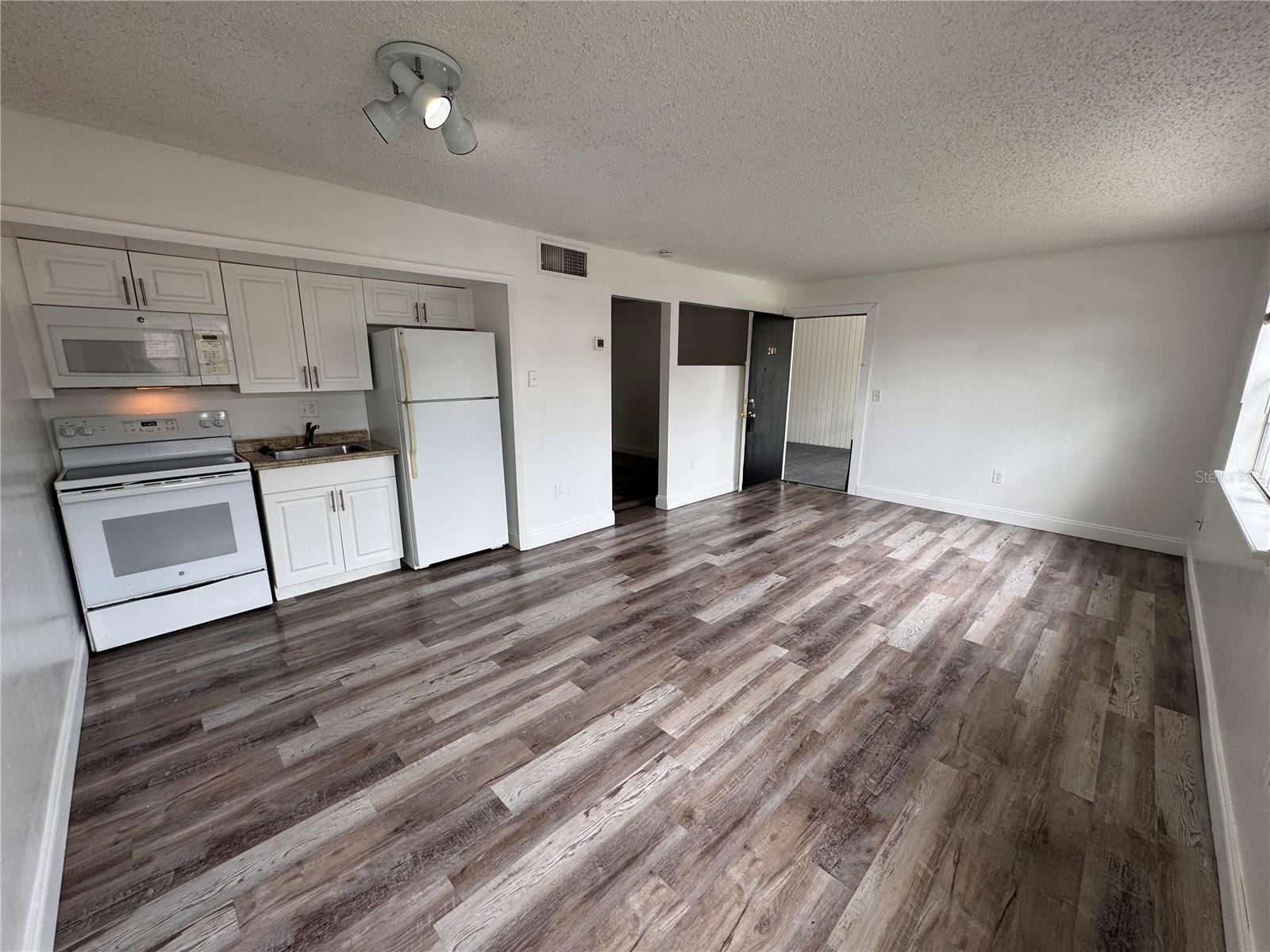 Image 8 of 35 For 5317 Curry Ford Road O201