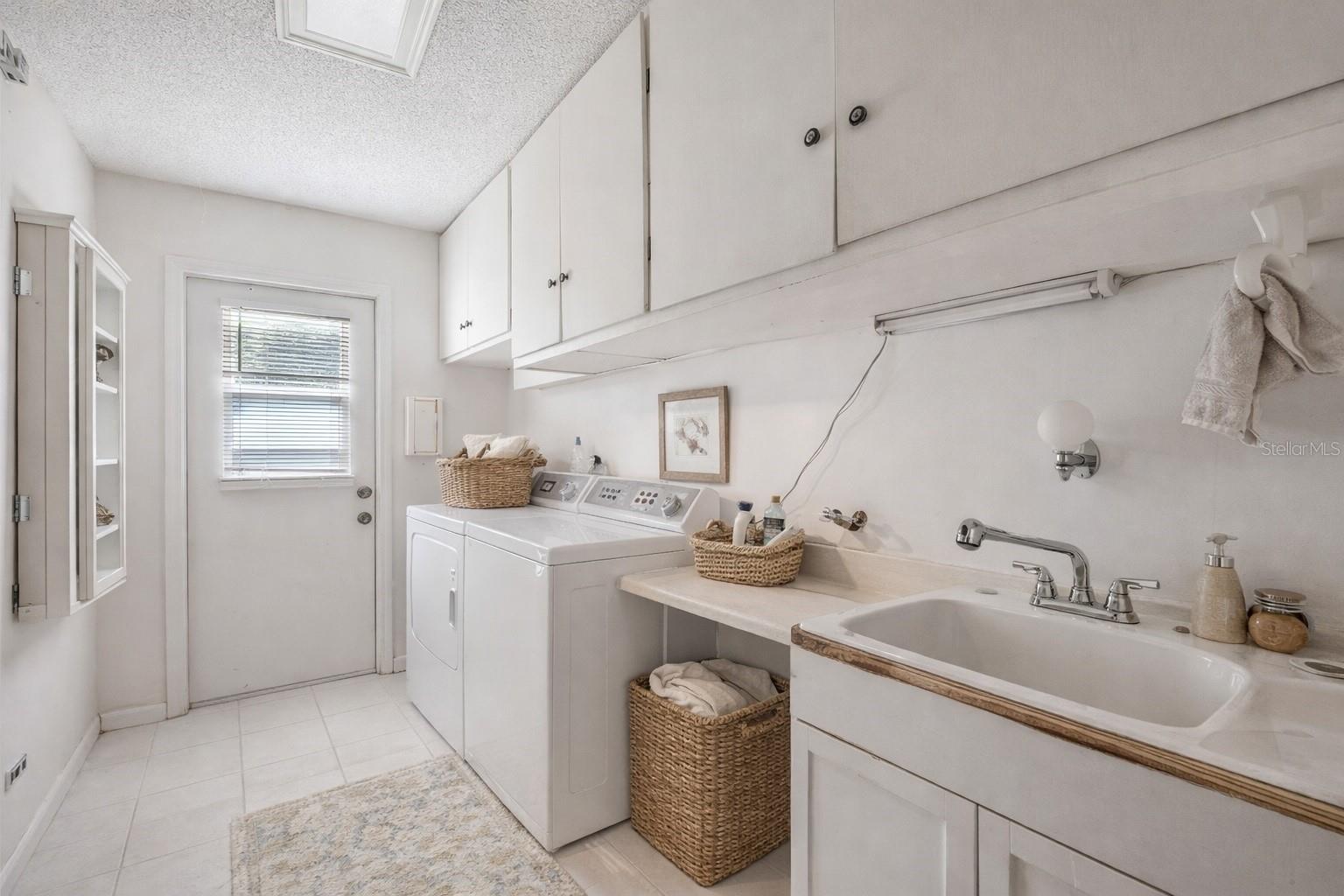 Image 17 of 25 For 958 Orange Avenue