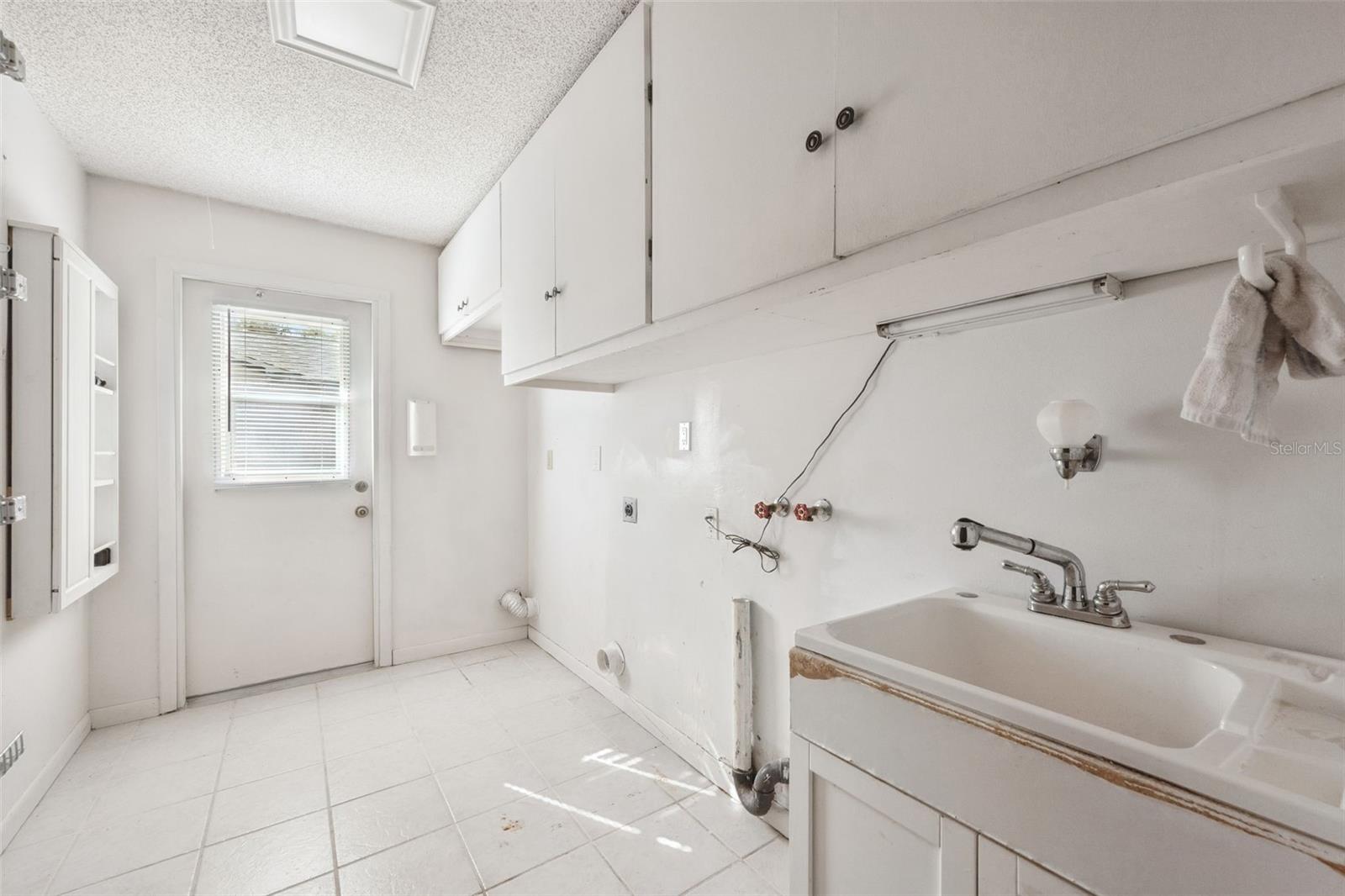 Image 18 of 25 For 958 Orange Avenue