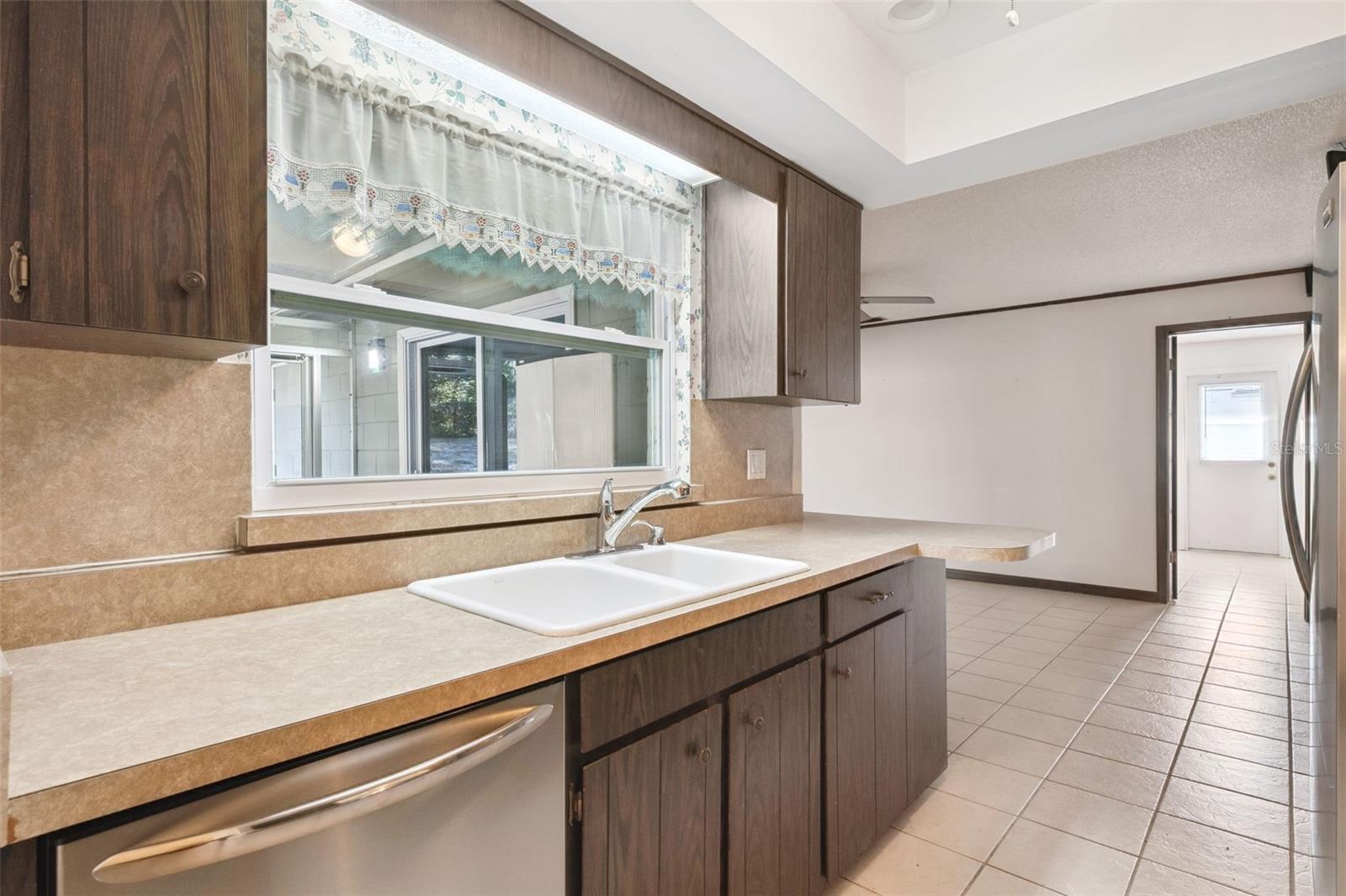 Image 7 of 25 For 958 Orange Avenue