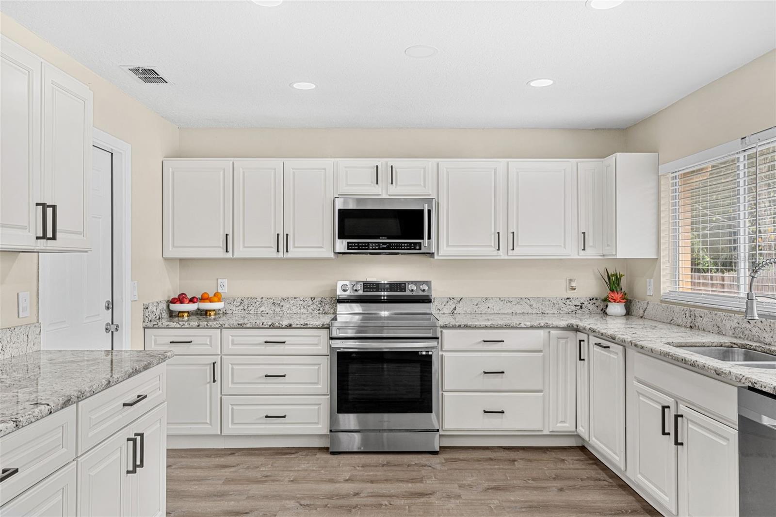 Image 7 of 29 For 610 San Sebastian Prado