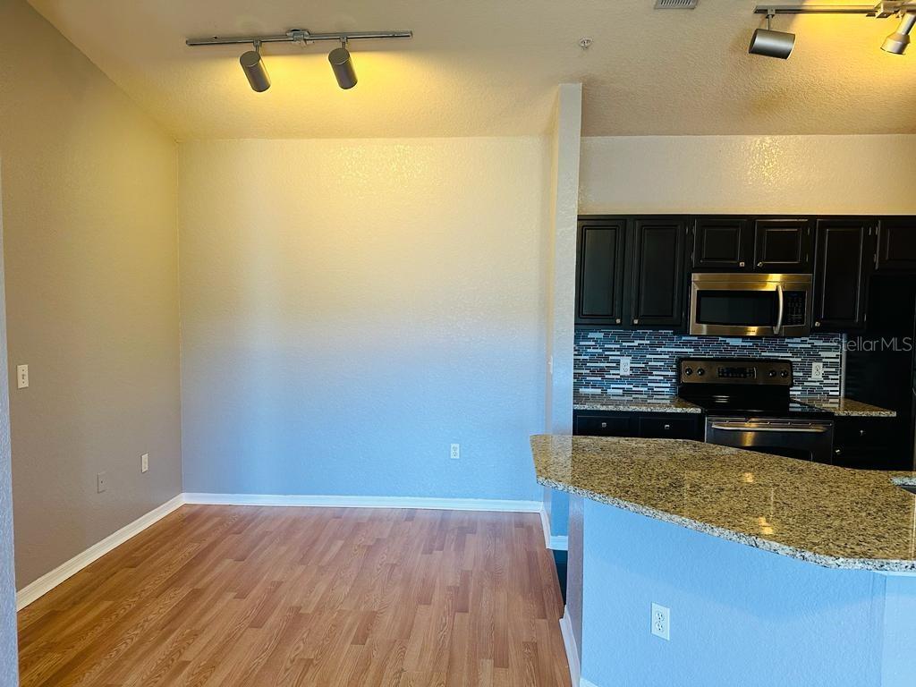 Image 5 of 16 For 6025 Westgate Drive 2536