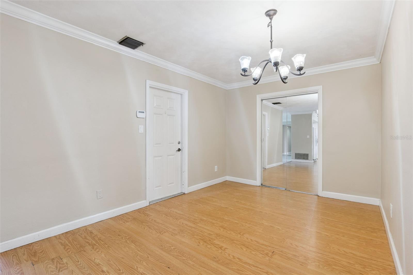 Image 5 of 13 For 606 Ellsworth Street