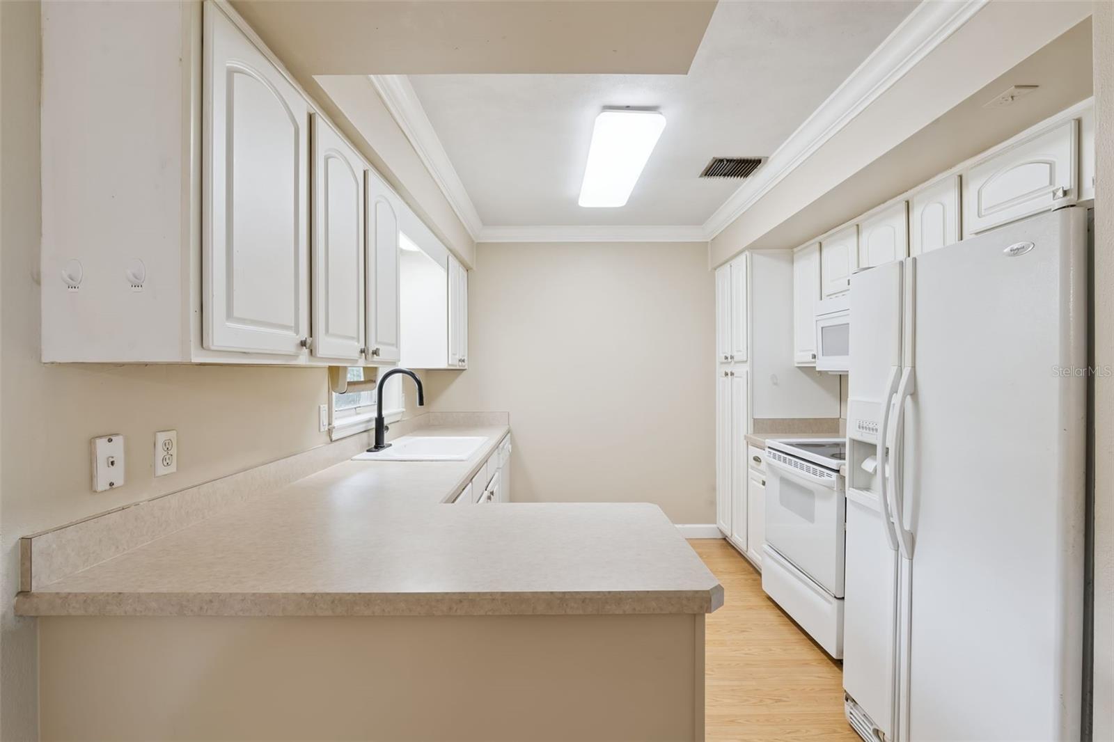 Image 8 of 13 For 606 Ellsworth Street