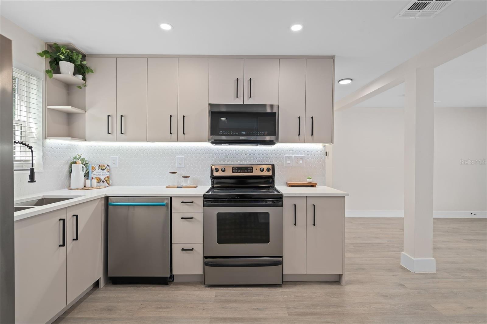 Image 10 of 34 For 118 Deacon Jones Boulevard