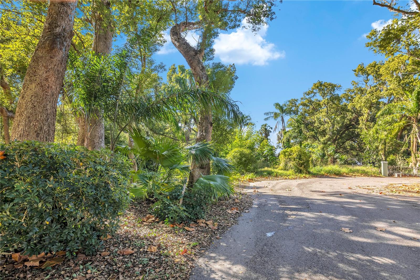 Image 5 of 18 For 7624 Teakwood Place