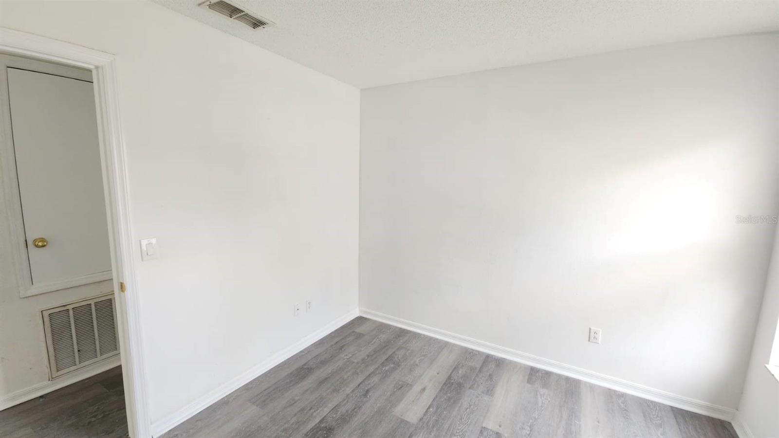 Image 7 of 15 For 5627 Florence Harbor Drive