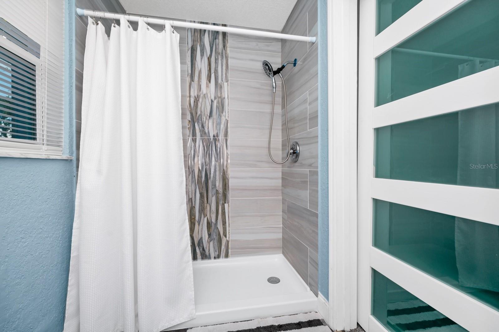 Image 19 of 38 For 511 Alder Avenue