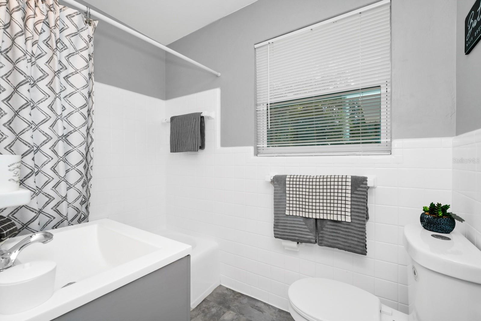 Image 22 of 38 For 511 Alder Avenue