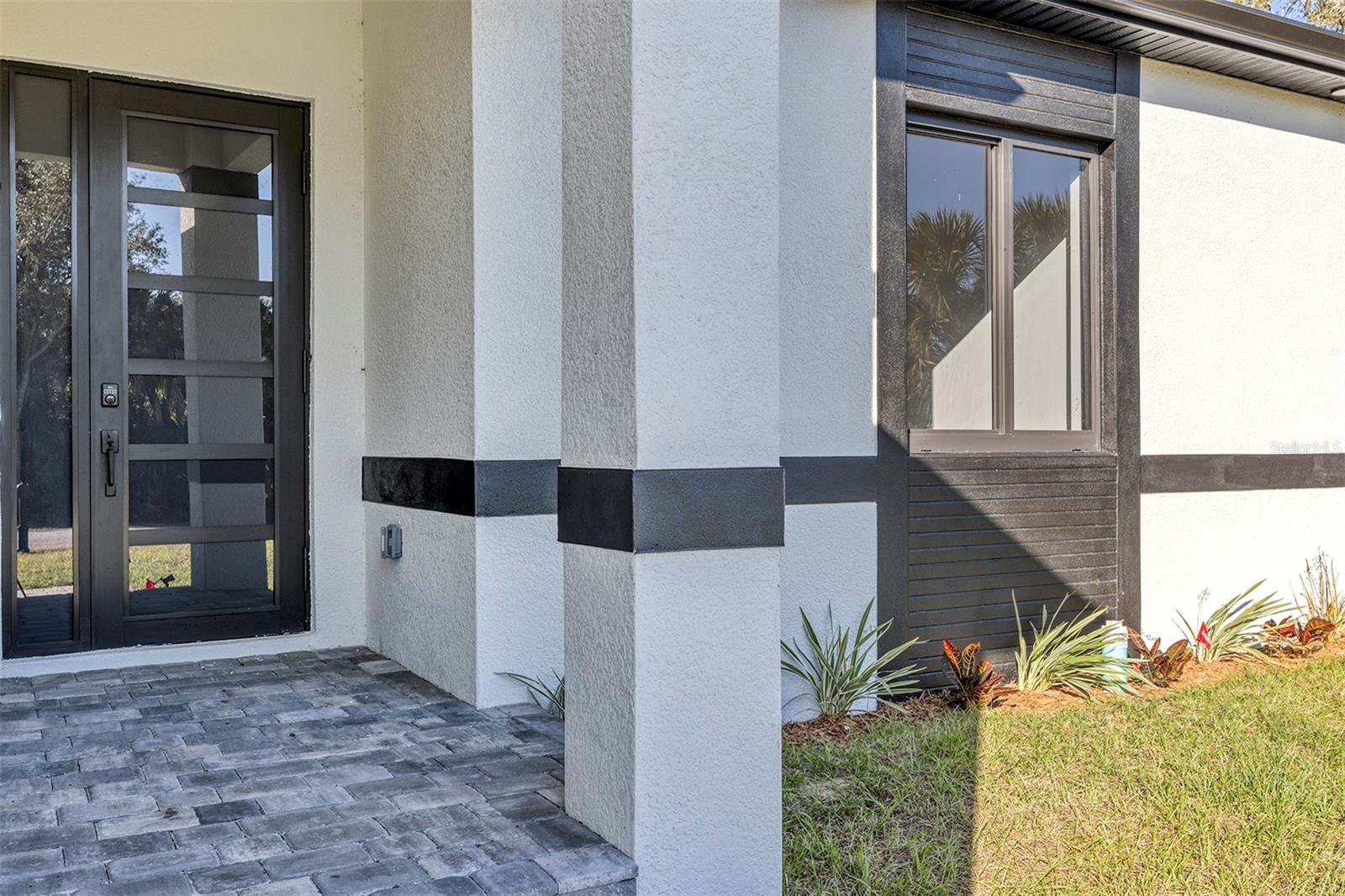 Image 12 of 62 For 493 Sycamore Street