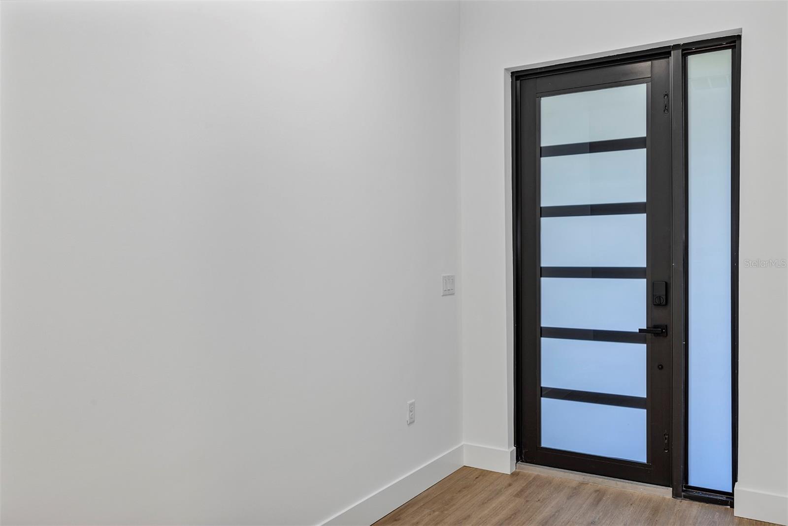 Image 13 of 62 For 493 Sycamore Street