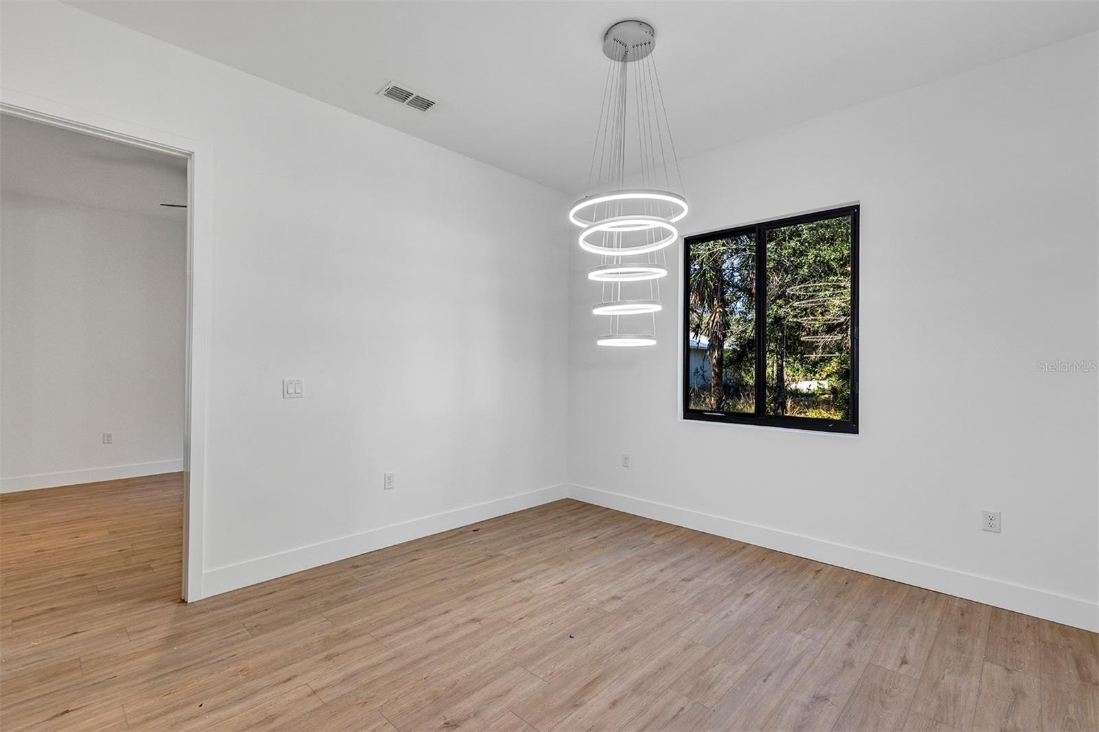 Image 24 of 62 For 493 Sycamore Street