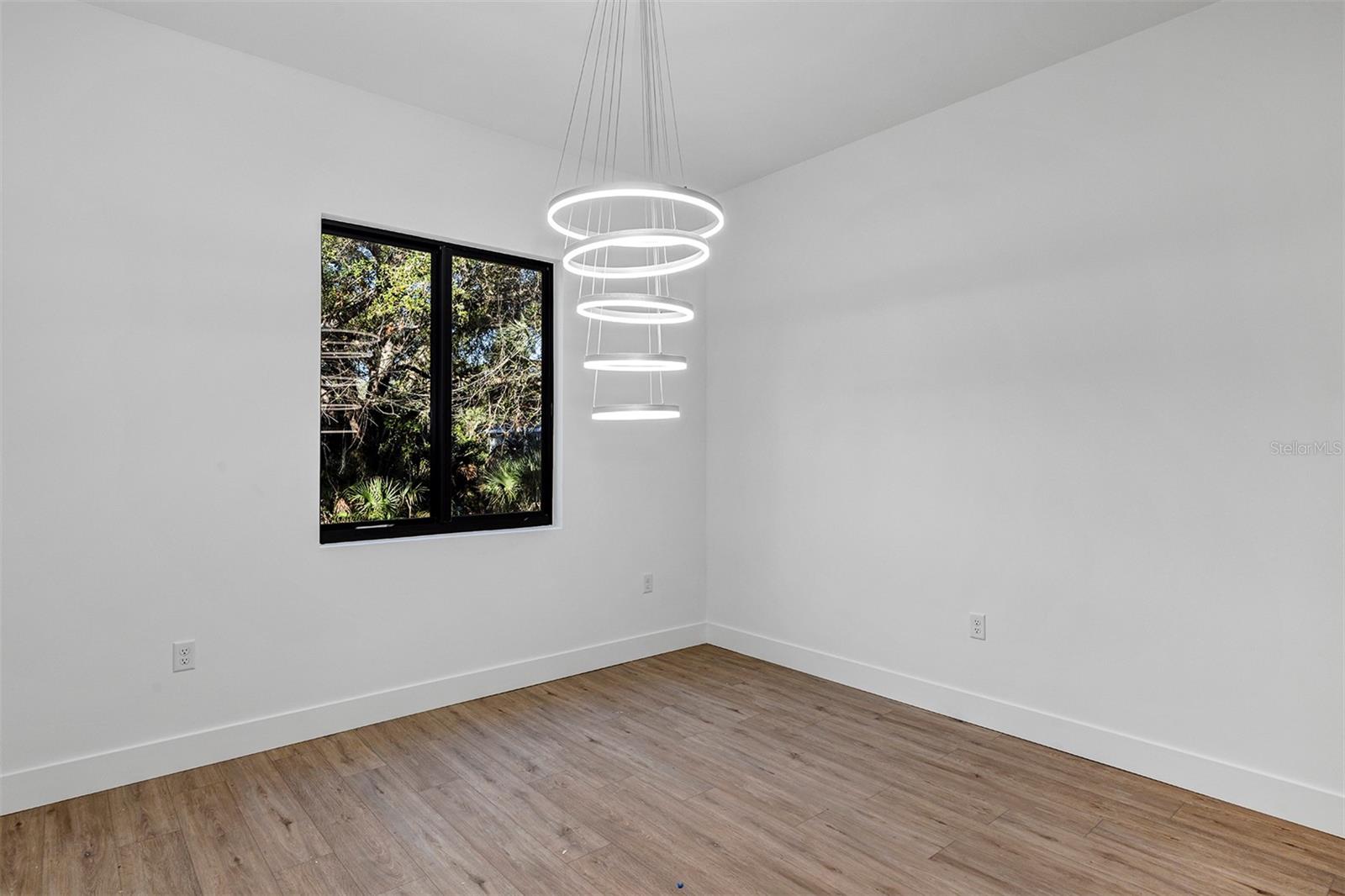 Image 25 of 62 For 493 Sycamore Street