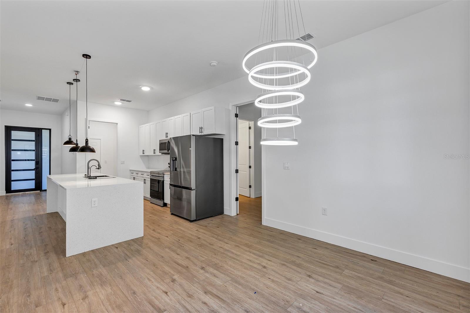 Image 26 of 62 For 493 Sycamore Street