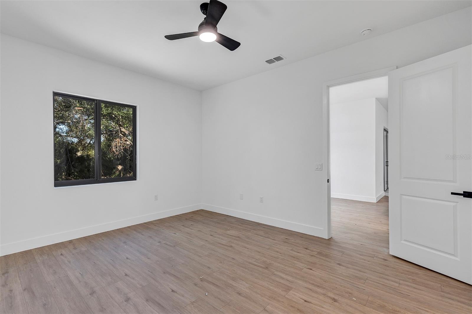 Image 28 of 62 For 493 Sycamore Street