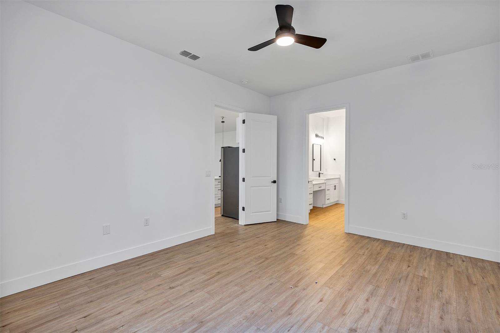 Image 29 of 62 For 493 Sycamore Street