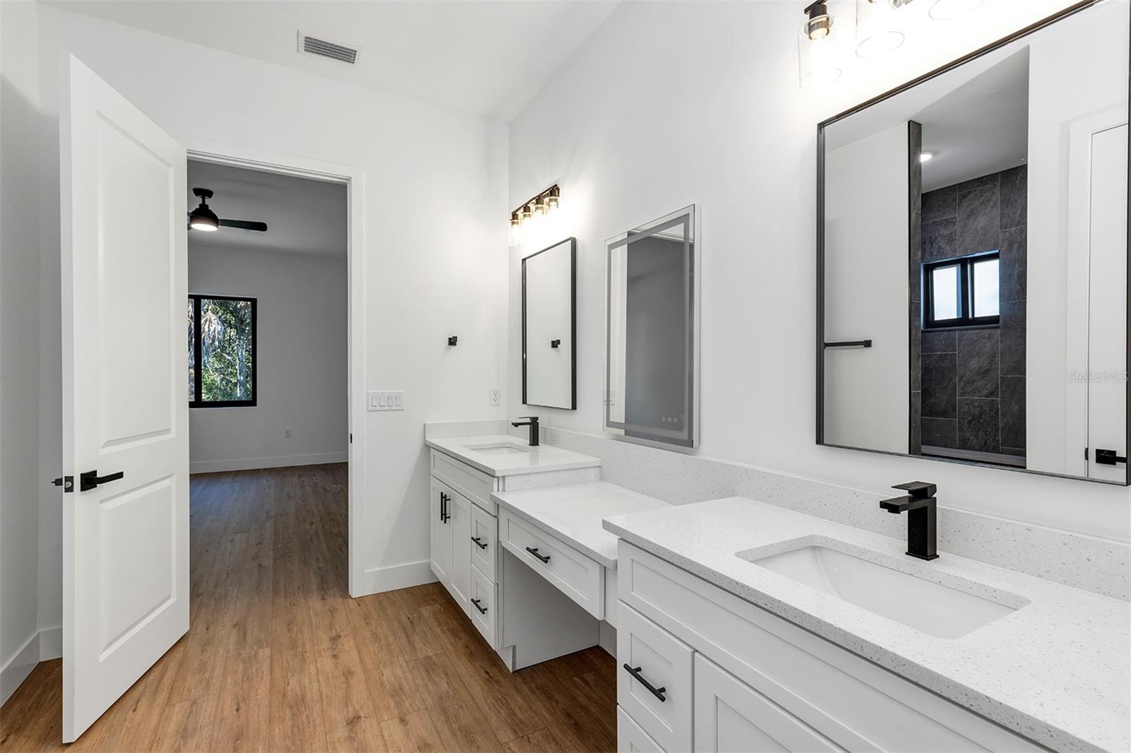 Image 32 of 62 For 493 Sycamore Street