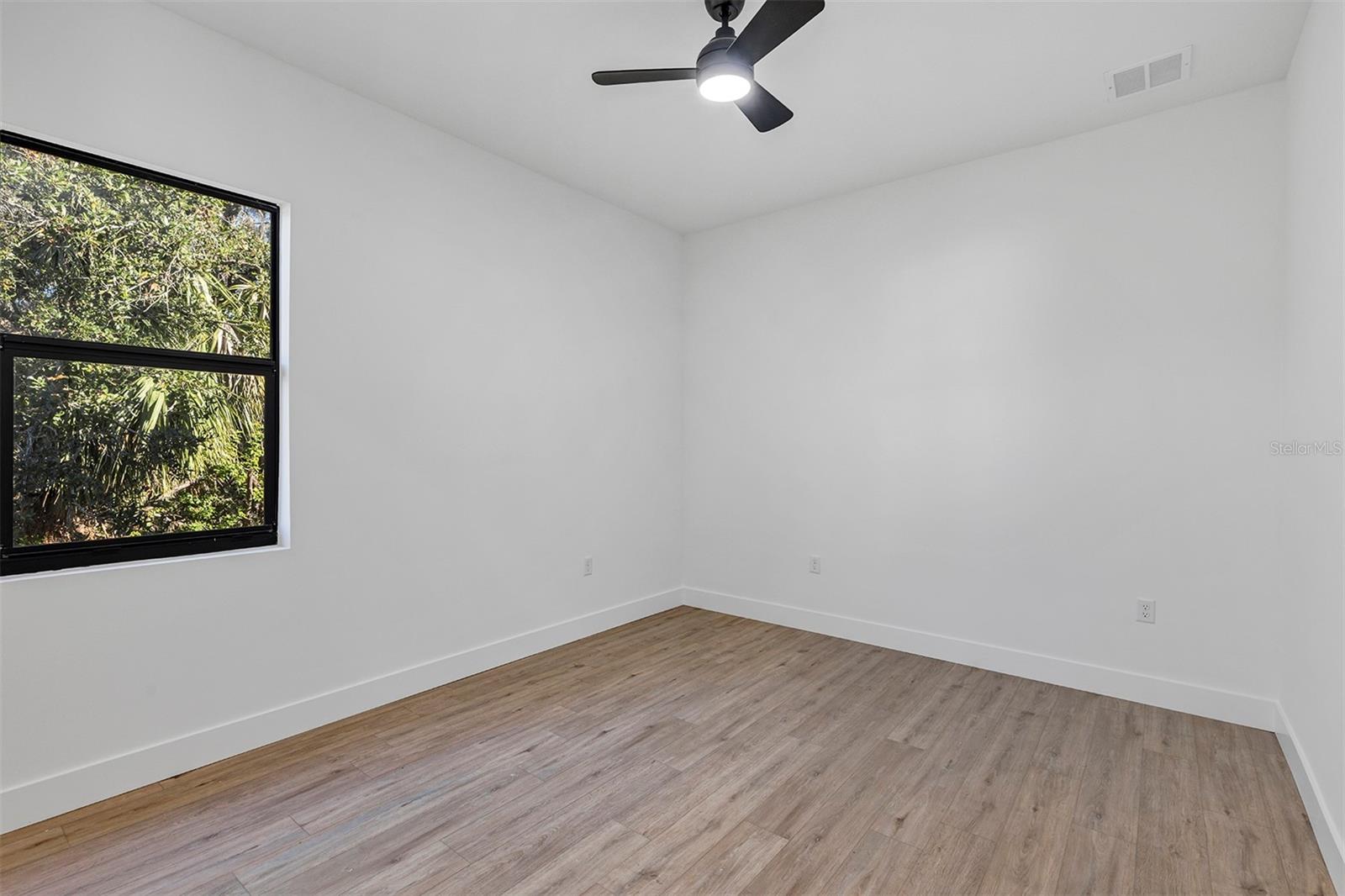 Image 34 of 62 For 493 Sycamore Street