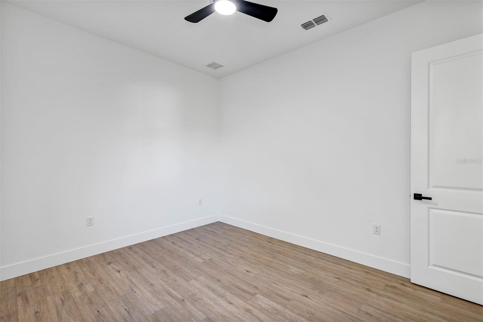 Image 35 of 62 For 493 Sycamore Street