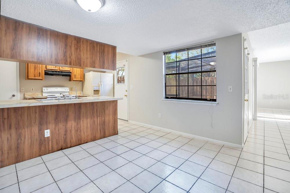 Image 10 of 38 For 4592 Lighthouse Circle 77