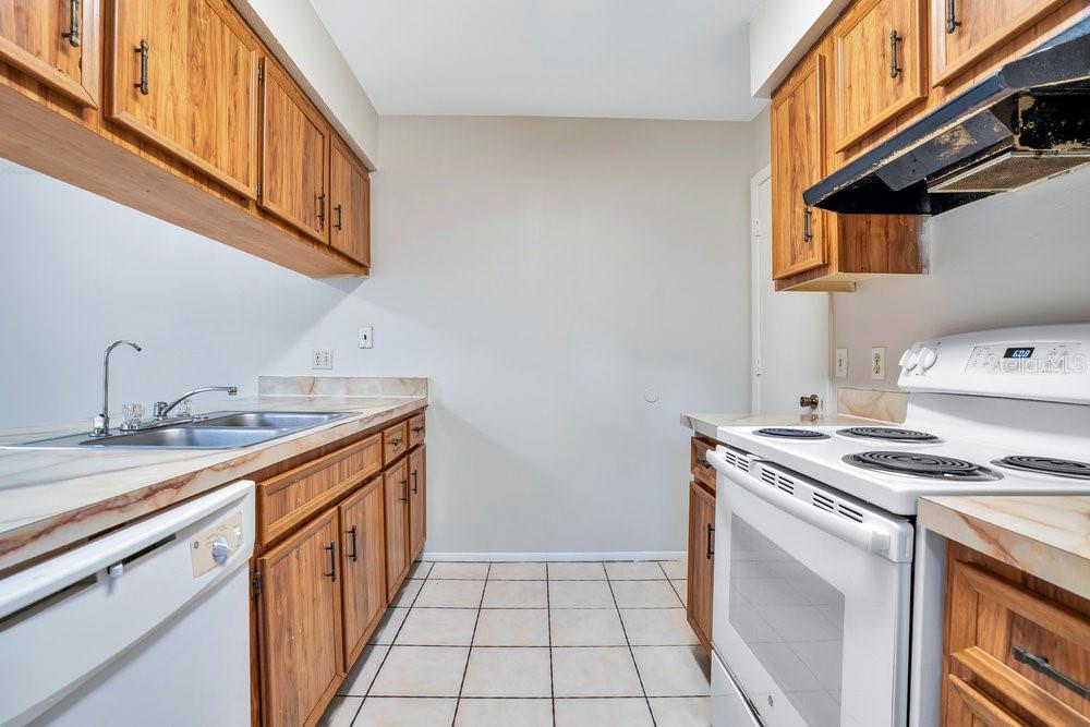 Image 12 of 38 For 4592 Lighthouse Circle 77