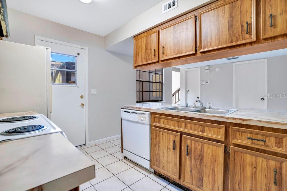 Image 14 of 38 For 4592 Lighthouse Circle 77