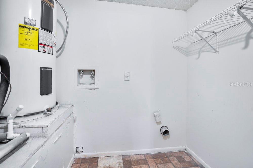 Image 27 of 38 For 4592 Lighthouse Circle 77