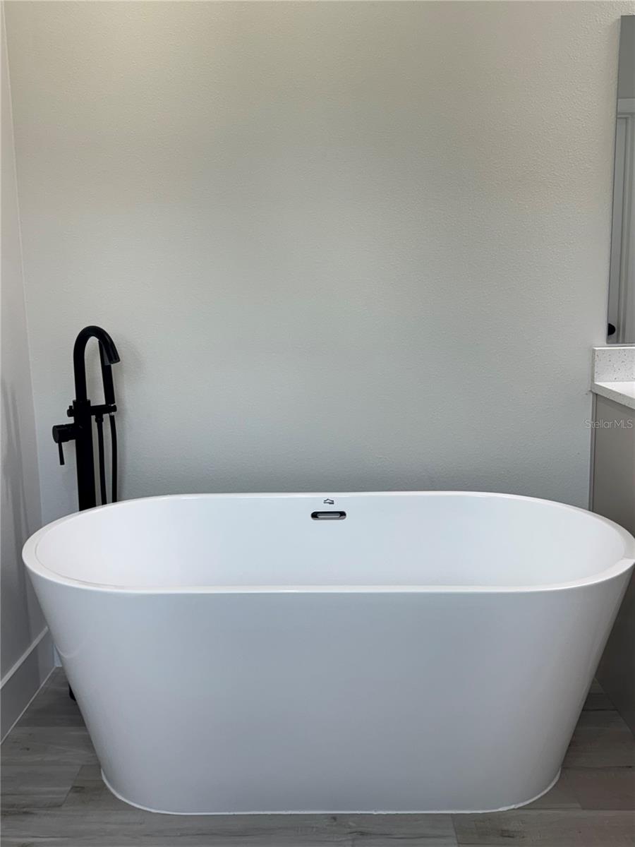 Image 42 of 56 For 1690 Hamilton Avenue Se