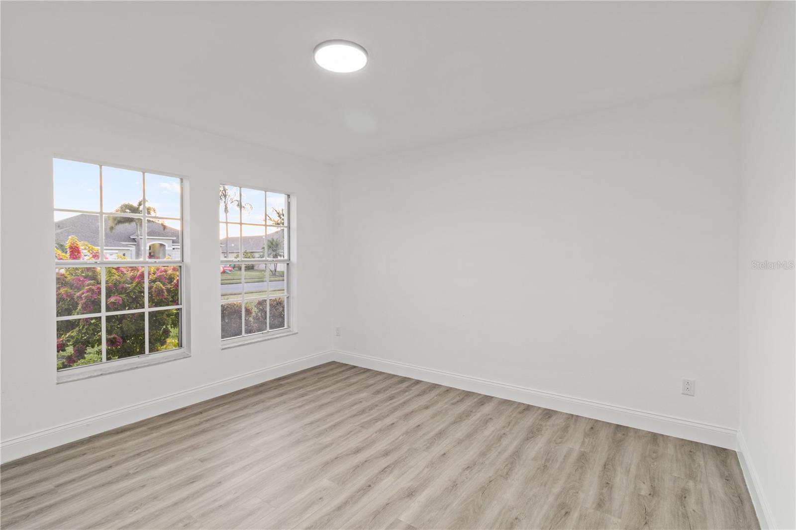 Image 17 of 35 For 742 Chamberlin Trail