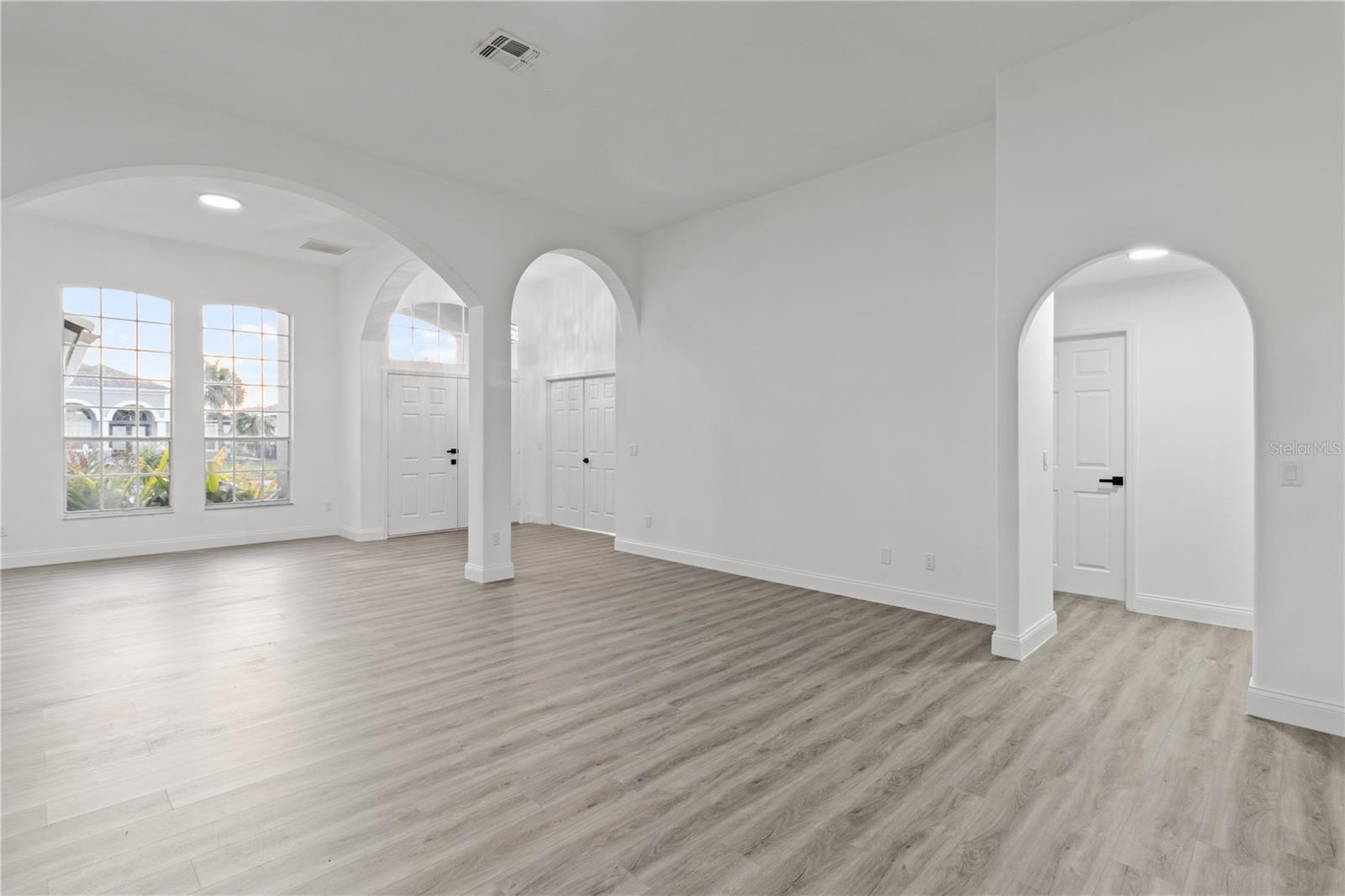 Image 4 of 35 For 742 Chamberlin Trail