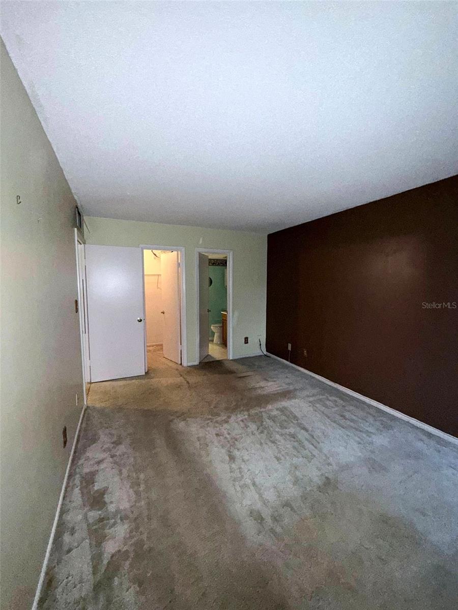 Image 4 of 19 For 568 Fairways Cir  A