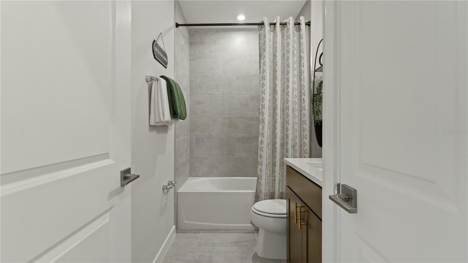 Image 28 of 44 For 1353 June Lake Loop