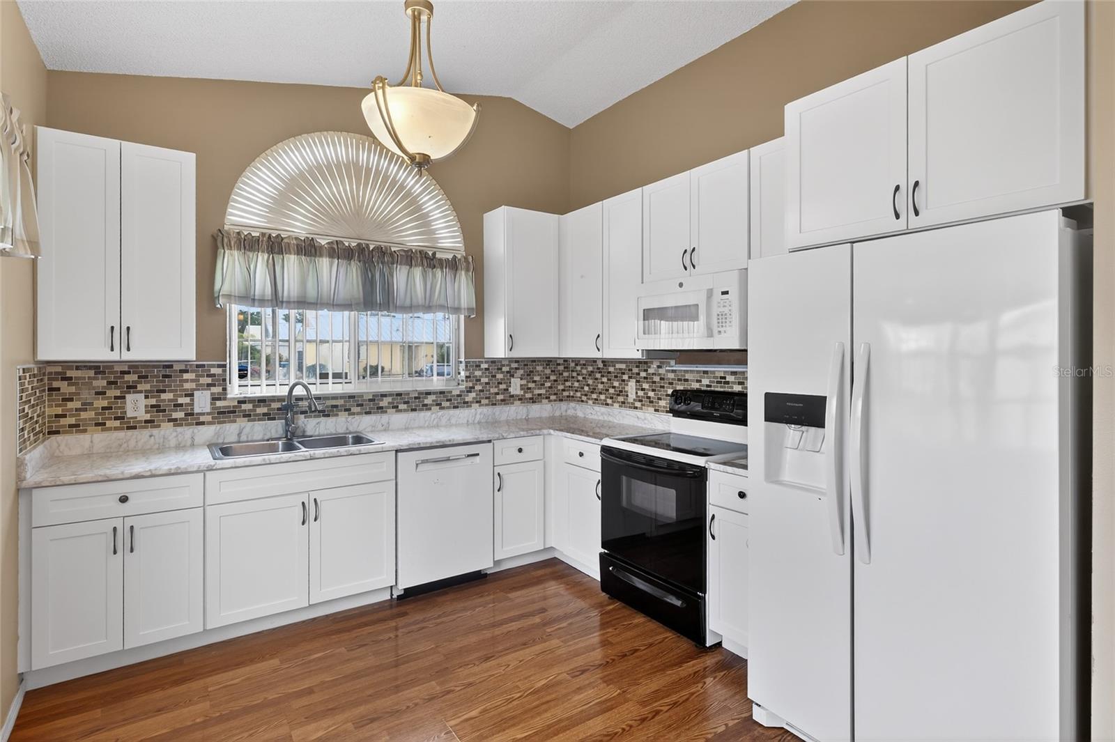 Image 4 of 15 For 1924 Sugarberry Circle