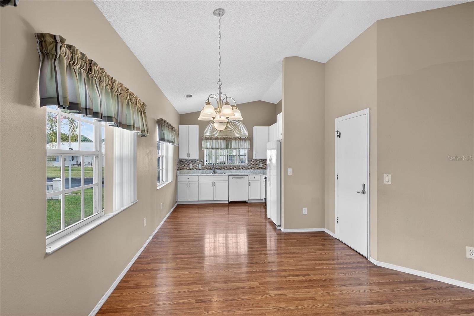 Image 5 of 15 For 1924 Sugarberry Circle