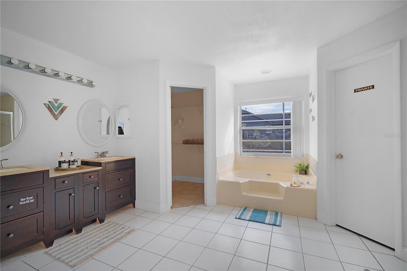 Image 19 of 44 For 1001 Lester Ridge Court