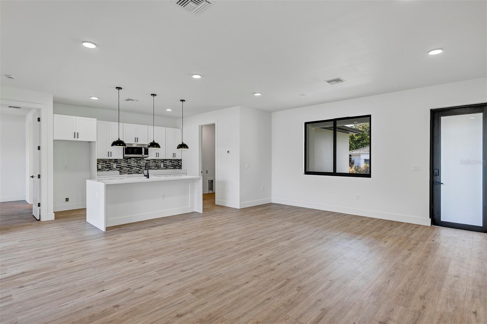 Image 21 of 52 For 72 Shoreland Street