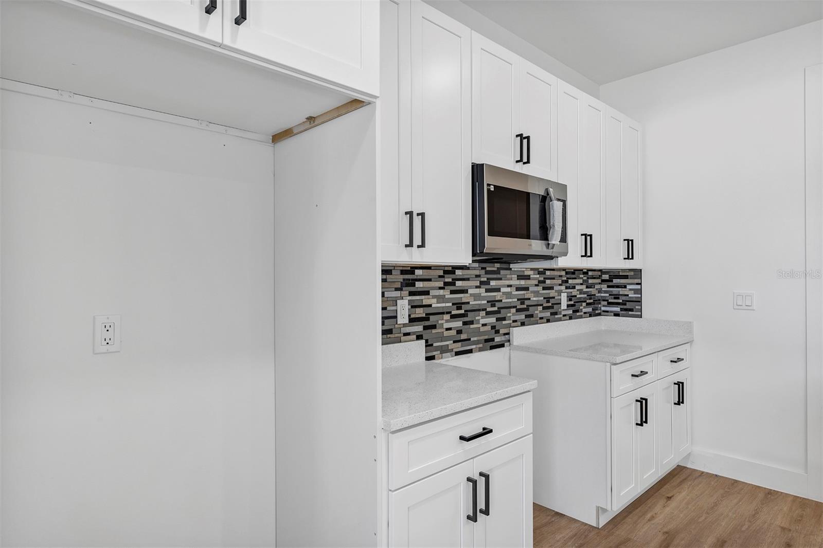 Image 26 of 52 For 72 Shoreland Street