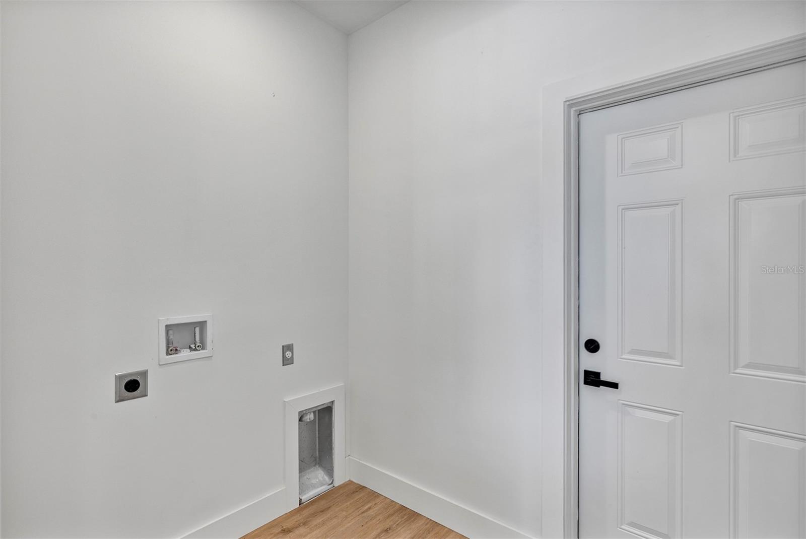 Image 28 of 52 For 72 Shoreland Street