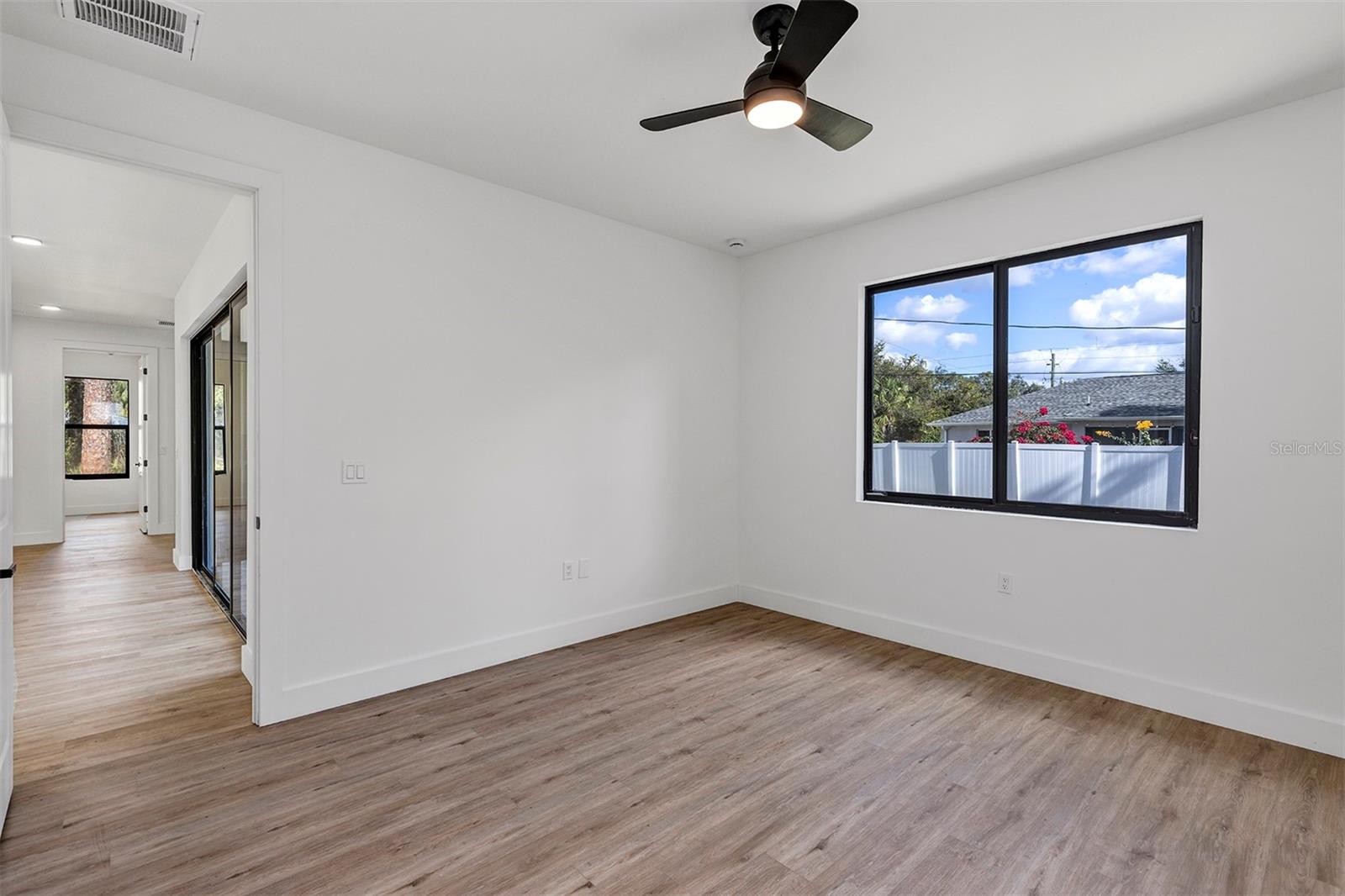 Image 32 of 52 For 72 Shoreland Street