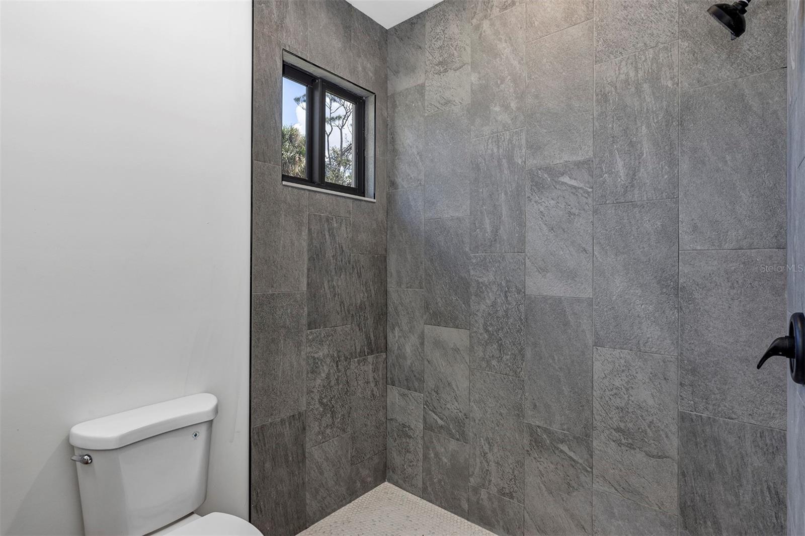 Image 36 of 52 For 72 Shoreland Street