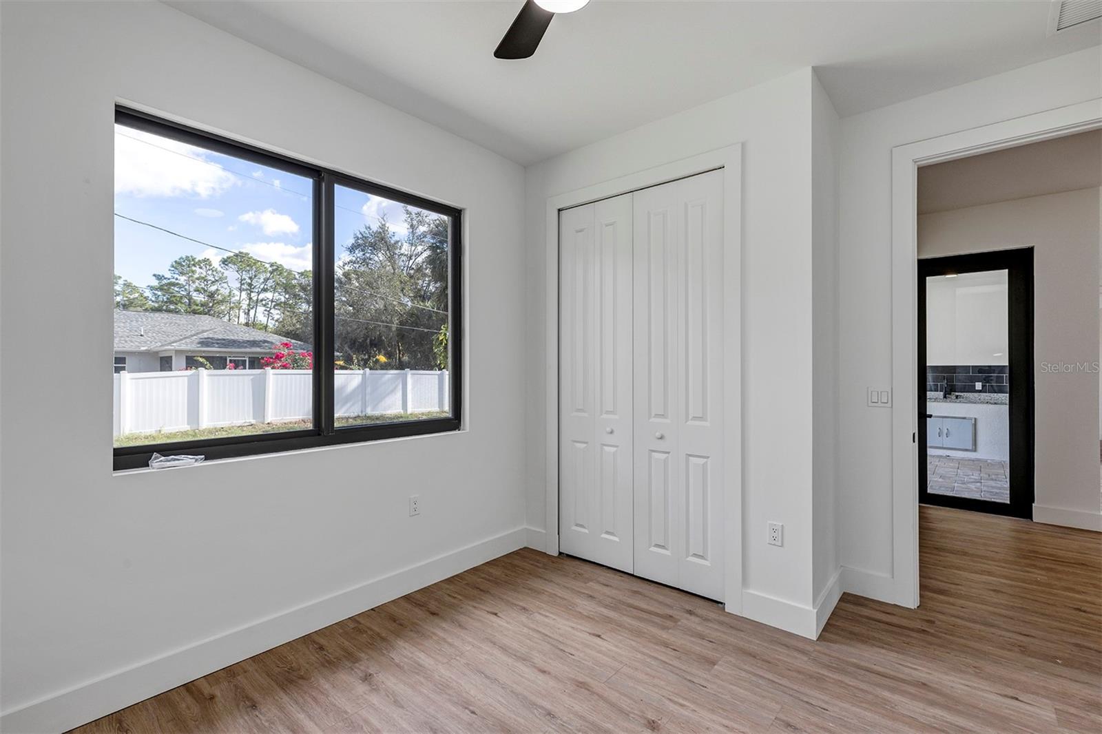 Image 39 of 52 For 72 Shoreland Street